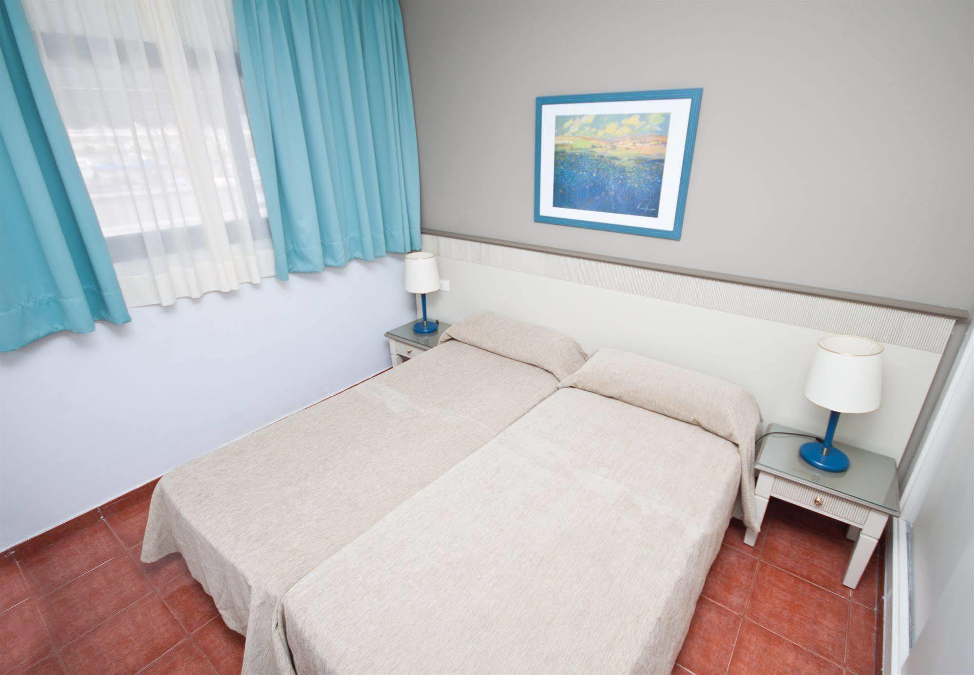 Apartamentos Amadores Beach Exterior photo