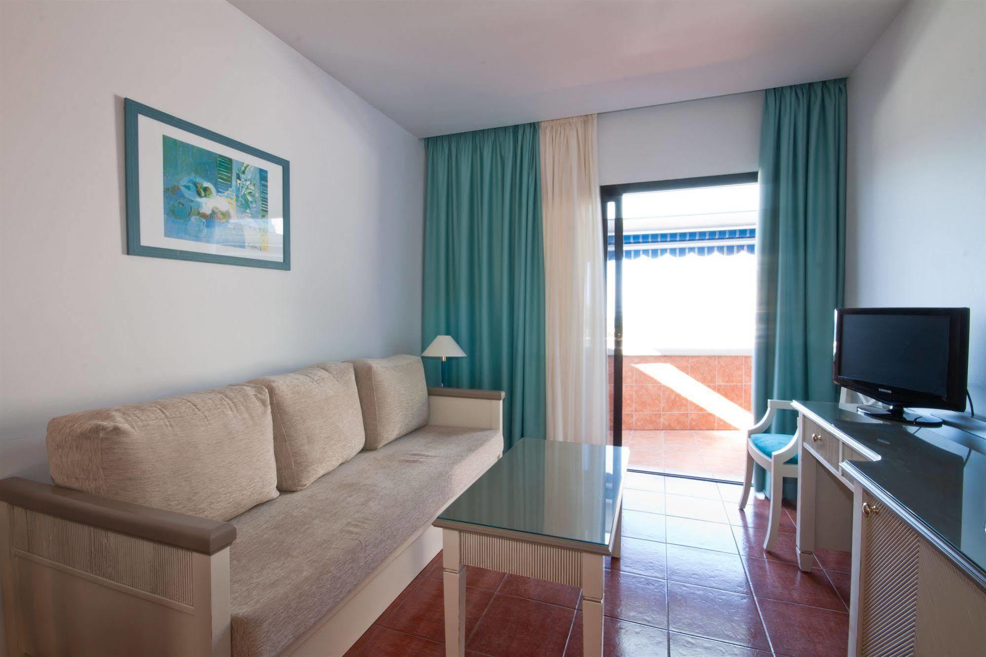 Apartamentos Amadores Beach Exterior photo